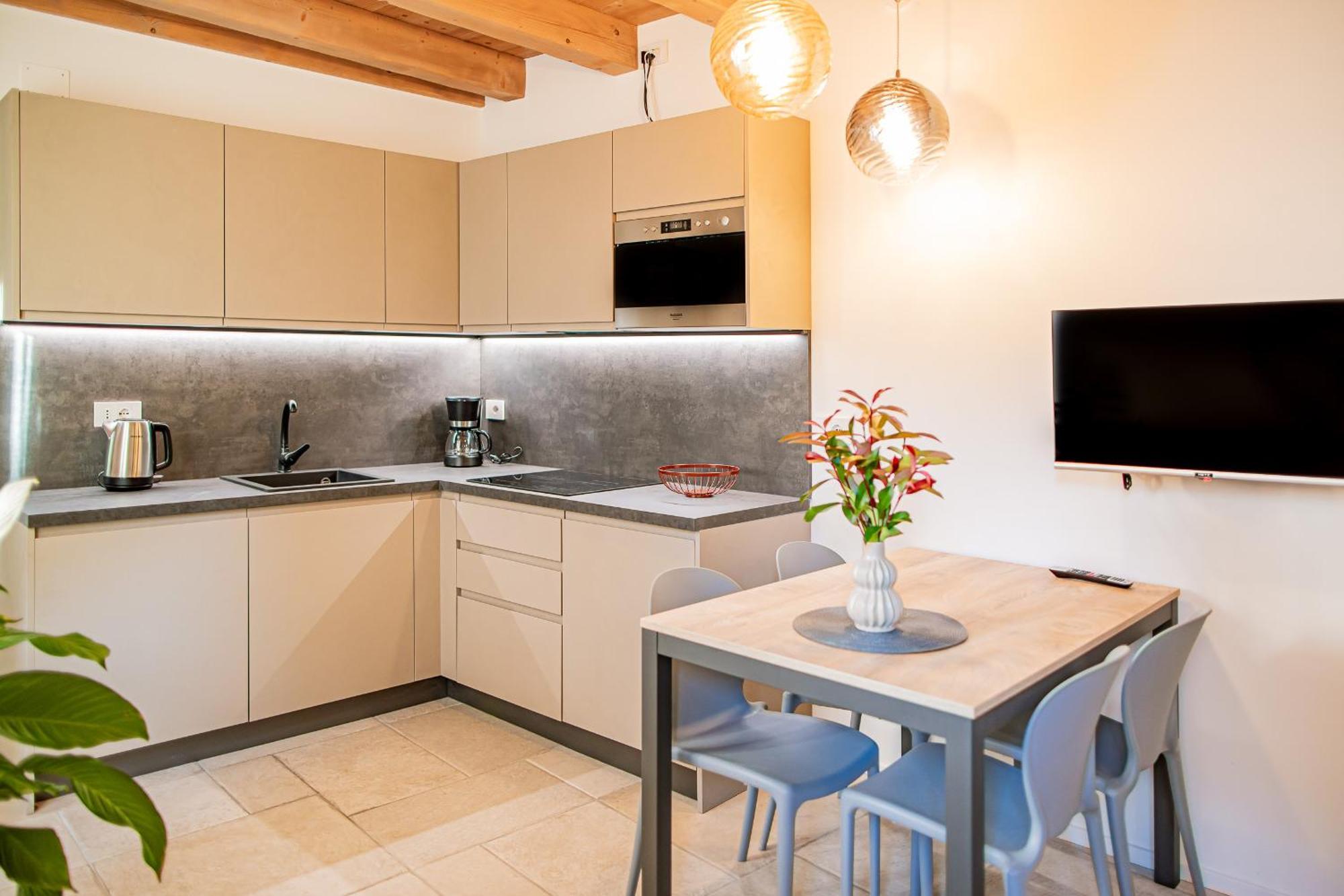 Garda Baldo Apartments_Vivaldi Torbole Sul Garda Εξωτερικό φωτογραφία