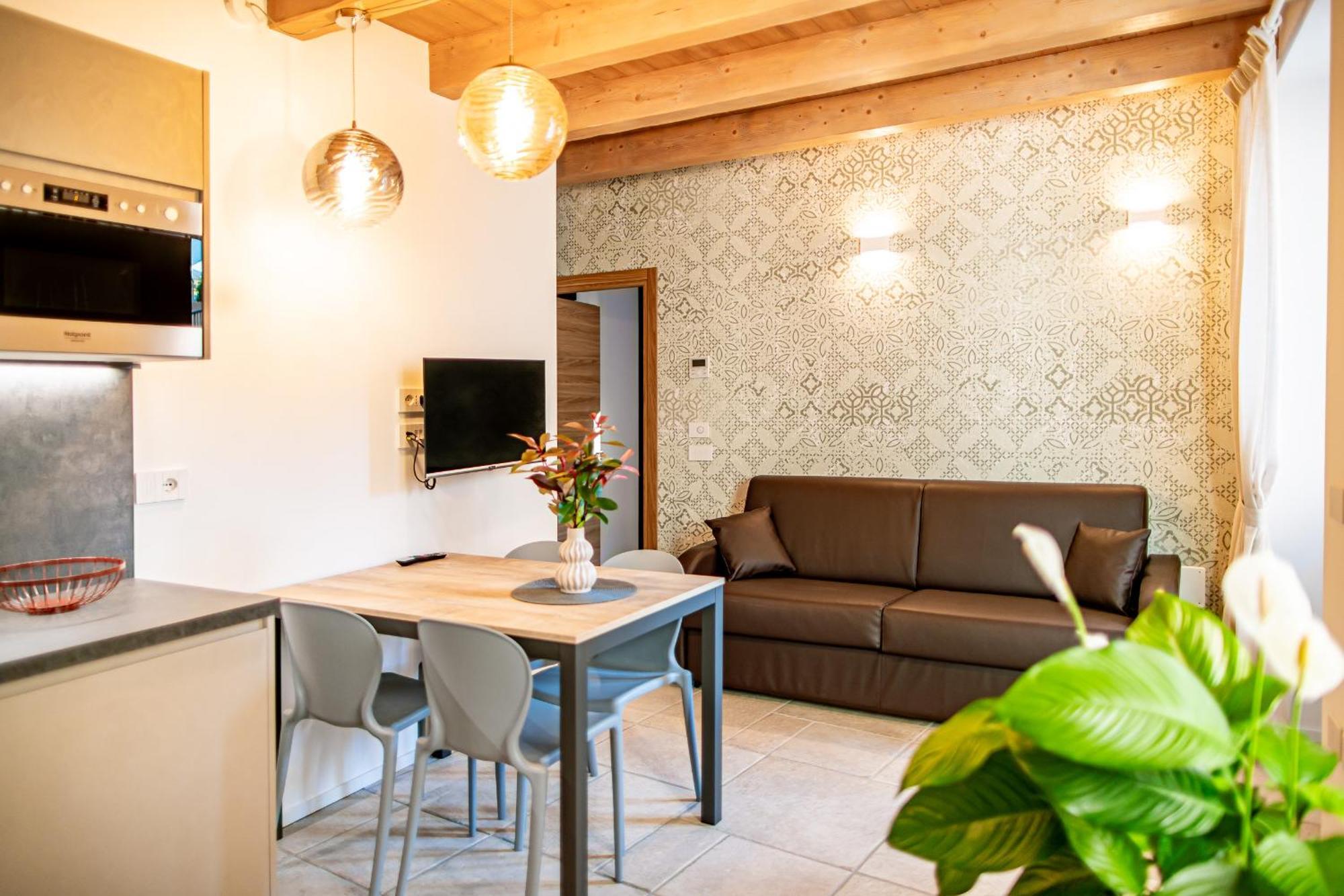 Garda Baldo Apartments_Vivaldi Torbole Sul Garda Εξωτερικό φωτογραφία